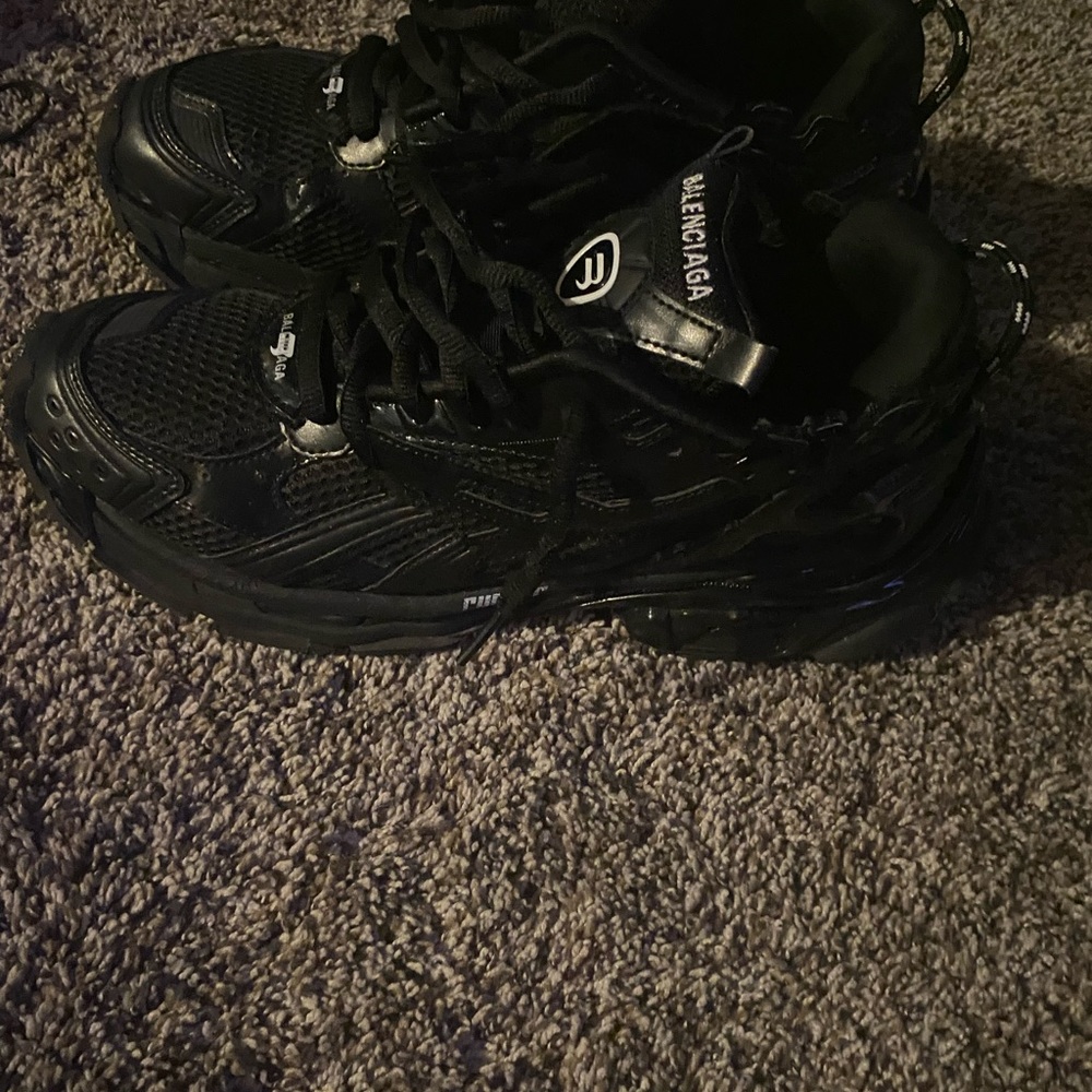 Balenciaga Runners “All Black”